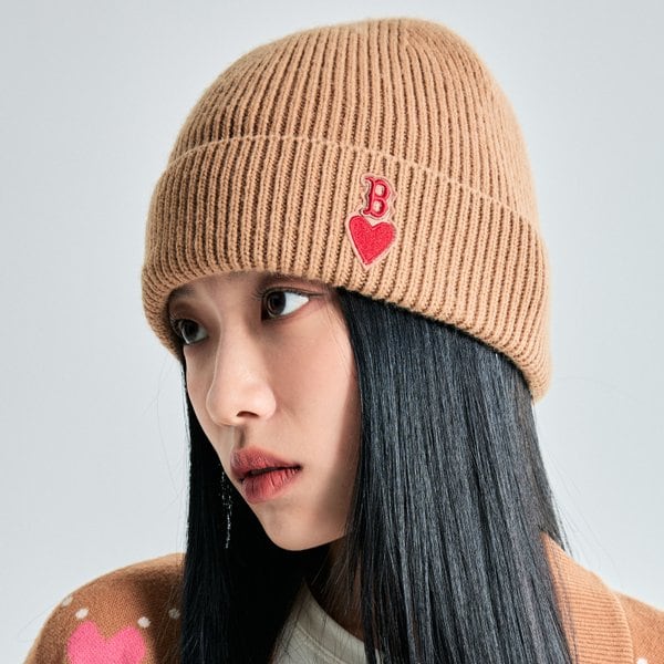 BOSTON RED SOX HEART BEANIE