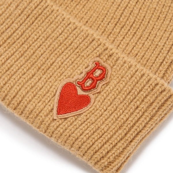 BOSTON RED SOX HEART BEANIE