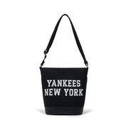 NEW YORK YANKEES VARSITY BUCKET BAG